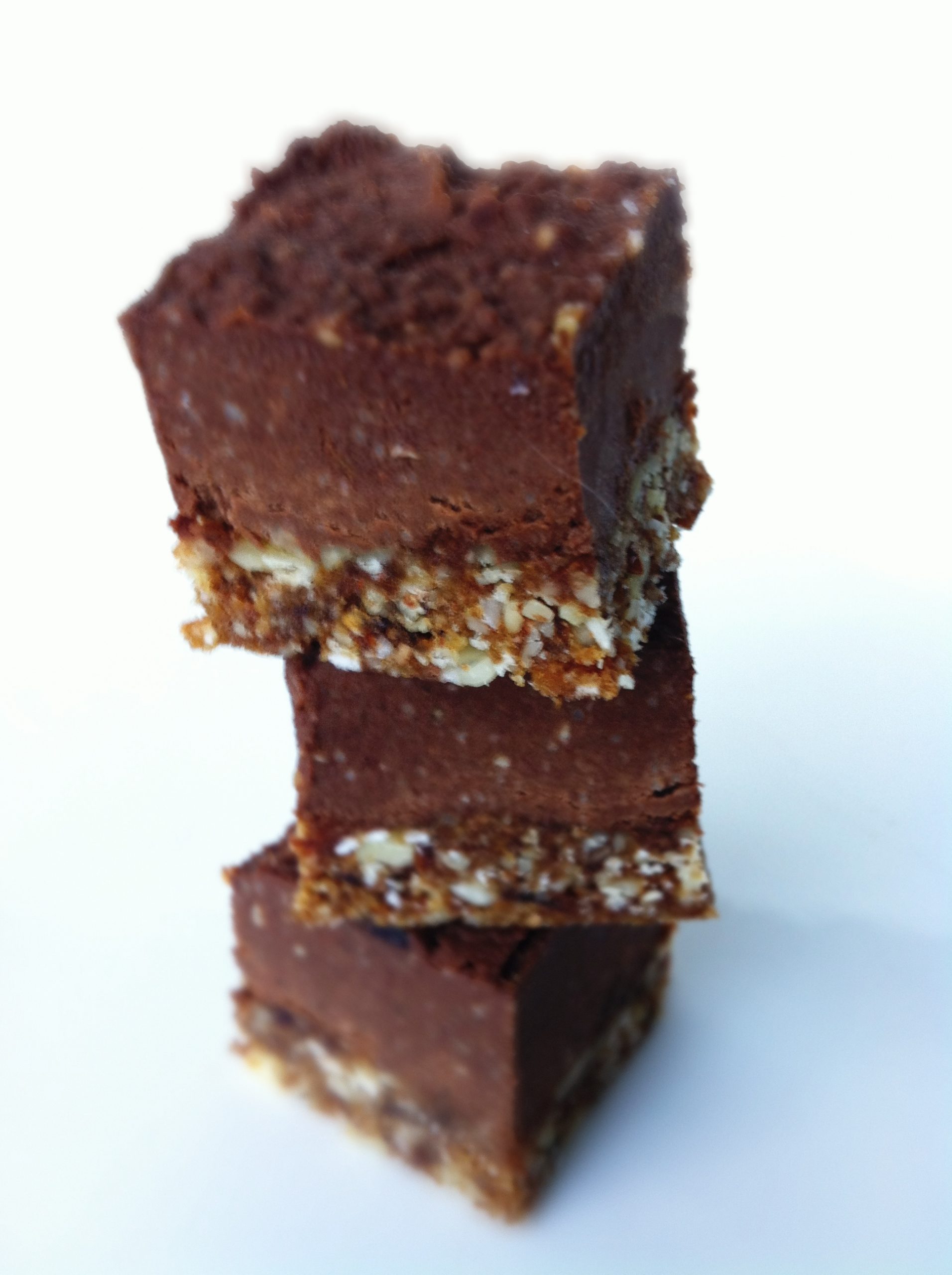 Dark Chocolate Almond Fudge Bites (Gluten Free, Vegan and No-Bake)